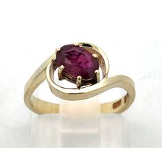 * Designer 14k Yellow Gold Oval Ruby Solitaire Anniversary Occasion Ring * Ring Size: 4.5 * Band Width: 2.8 Mm * Height: 3/16" * Top Of Ring Measures: 5/16" X 3/8" * 1 Ruby Measures Approximately: 6.25 Mm X 4.5 Mm * Marked: 14k * 585 * Weight: 2.7 Tgw * Condition: As Pictured. * G3940 Modern Gold Oval Ruby Ring, Modern Oval Gold Ruby Ring, Modern Oval Ruby Ring In Gold, Classic Oval Ruby Ring In Yellow Gold, Oval Yellow Gold Ruby Ring With Center Stone, Oval Ruby Ring In Yellow Gold With Center Stone, Oval Hallmarked Ruby Ring In Yellow Gold, Hallmarked Oval Ruby Ring In Yellow Gold, Oval Yellow Gold Ruby Ring Hallmarked