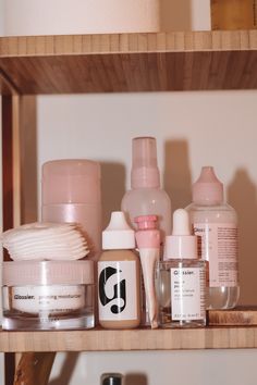 Best Glossier Products, Glossier Products, Priming Moisturizer, Glossy Makeup, Moisturizer For Oily Skin, Glow Skin, Skin Care Acne, Skin Care Essentials, Skin Care Products