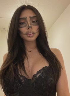 Halloween Costumes Grim Reaper, Skull Outfits Halloween, Cute Simple Halloween Makeup, Taliah Wilson, Christmas Outfit Aesthetic, Cute Halloween Makeup, Pretty Halloween Costumes, Retro Makeup, Make Up Inspiration