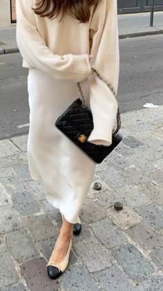 Modest Paris Outfits, Modest Parisian Outfits, Anastasia Gerrans Style, Parisian Chic Aesthetic, 사진 촬영 포즈, Modest Fits, Corporate Outfits, Paris Outfits