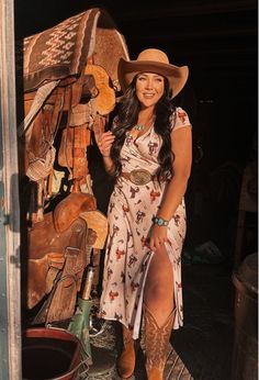 Vintage Cowgirl Dress, Midi Dress With Cowboy Boots, Plus Size Western Outfits, Western Outfit Inspiration, Women Western Dresses, Cream Horse, Dresses And Boots, Western Style Dresses