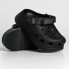 New With Tag No Flaws Smoke Free Crocs Platforms, Crocs Platform Clog, Croc Platforms, Crocs With Charms, Crocs Platform, Platform Clogs Shoes, Platform Crocs, Chicago Outfit, Pink Crocs