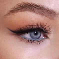 Blue Eyeliner Looks, Extreme Make-up, Teknik Makeup, Tutorial Eyeliner, Maquillage On Fleek, Blue Eyeliner, Beauty Make-up