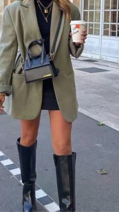 Vinter Mode Outfits, Stile Kylie Jenner, Looks Pinterest, Mode Zara, Outfit Chic, Blazer Outfit, Green Blazer, Paris Outfits, Looks Street Style