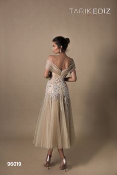 Midi Evening Dress, Tulle Embroidery, Tarik Ediz, Groom Dresses, Unique Prom Dresses, Evening Dresses For Weddings, Dress Order, Tea Length Dresses, Color Stone