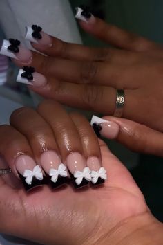 Cute Birthday Nails Acrylic Short, Black And White Nails Birthday, White Funky Nails, I Heart Me Nails, Shirt Nail Ideas, Simple Black Nail Ideas, 5 Star Nails, Chrome Hearts Tattoo, Square Nails Designs