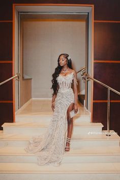 Prom Dresses 2025 Ideas, Prom Dresses Black People, Cream Prom Dress, 8th Grade Prom Dresses, Pretty Homecoming Dresses, Met Gala Outfits, Junior Prom