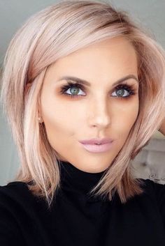 Chic Blunt Bob Hairstyles ★ See more: http://rnbjunkiex.tumblr.com/post/157432256917/beautiful-short-hairstyles-for-oval-faces-short Kort Bob, Short Hairstyle, Short Blonde Hair, Bob Hairstyles, Medium Length Hair Styles, Hair Trends, Hair Lengths, New Hair