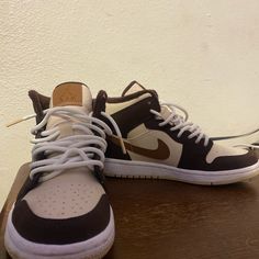 Worn A Few Times Have Slight Creases That Aren't Really Noticeable. They Are Fuzzy On The Inside. Womens Jordans, Air Jordan 1, Jordan Shoes, Jordan 1, Womens Shoes Sneakers, Air Jordan, Air Jordans, Jordan, Shoes Sneakers