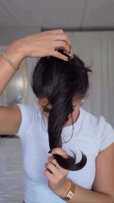 Long Hair Ponytail Styles, Blonde Layered Hair, Long Hair Ponytail, Ponytail Hairstyles Easy, Hair Bun Tutorial, Hair Techniques, Hair Ponytail Styles