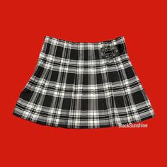 - Size: Large - Side zipper closure In excellent condition Please review images for measurements and other details Punk Style Fitted Skirt With Zipper Closure, Fitted Punk Skirt With Zipper Closure, Goth Skirt, Plaid Pleated Skirt, Black And White Skirt, Emo Goth, White Plaid, White Skirts, Pleated Skirt