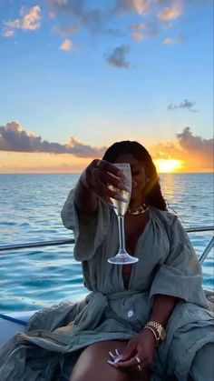 Manifestation Aesthetic photos | champagne on the water | what are you manifesting? Black Girls Luxury Lifestyle, Girls Vacation, Motivation Poster, Photographie Portrait Inspiration, Rich Girl Lifestyle, Vacation Mood