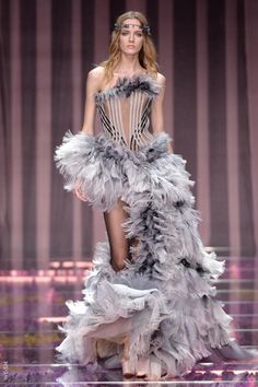 Versace Haute Couture, Runway Fashion Looks, Crazy Dresses, High Fashion Runway, 2015 Runway, Runway Fashion Couture, Runway Show, Harper's Bazaar, Really Cute Outfits