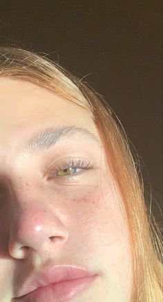 Light Freckles On Nose Aesthetic, Cute Freckles Aesthetic, Ginger With Green Eyes, Green Eyes And Freckles, Freckles Aesthetic, Green Eyes Girl, Girls With Freckles, Pretty Green Eyes, Grey Green Eyes