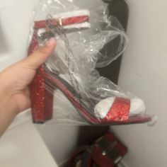 Guess Shantel3 Dark Red Texture Brand New!!!! Red Round Toe Heels For Christmas, Red High Heels For Holidays, Red Block Heel For Night Out, Red Block Heels For Night Out, Red Pointed Toe Heels For Christmas, Red Glitter Heels For Evening, Red High Heels For Christmas, Red 4-inch Heels For Gala, Red High Heel Holiday Heels