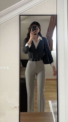 Software Engineer Women Outfit, Winter Old Money Outfit Women, Elegant Outfit Classy Winter, Flare Slacks Outfit, Secretary Outfits Casual, 28 Year Old Fashion, Corporate Girlie, University Fashion, Old Money Fashion