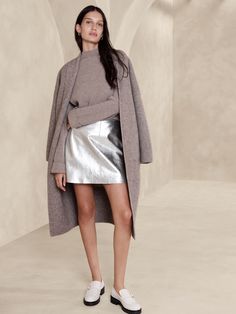 Luz Metallic Leather Mini Skirt | Banana Republic Metallic Puffer Skirt, Silver Skirt Outfits, Metallic Skirt Outfit, Leather Mini Skirt Outfit, Silver Mini Skirt, Elegant Midi Skirt, Mini Skirt Outfit, Silver Skirt, Stylist Outfit