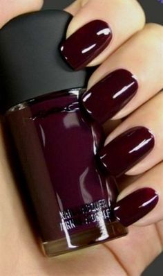 Burgundy Nail Polish, Unghie Sfumate, Burgundy Nails, Makijaż Smokey Eye, Fall Nail Colors, Girls Nails, Nail Arts, Matte Nails, Purple Nails