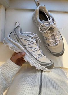 Fall Sneakers 2024, Salomon Xt6 White, Salomon Xt6 Expanse, Salomon Shoes Outfit, Salomon Xt6 Outfit, Salomon Outfit, Salomon Shoe, Sneakers Inspiration, Sneaker Aesthetic