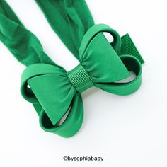 "GREEN TRIPLE BOW HEADBAND --->> MANY COLORS AVAILABLE <<--- Please see link: https://www.etsy.com/shop/BySophiaBaby/search?search_query=1431&order=date_desc&view_type=gallery&ref=shop_search -->> FREE SHIPPING!! <<-- *BOW HEADBAND DESCRIPTION*: - Unique Handcraft Triple Bow placed on a 2\" stretchy Headband. Bow measure approx. 3.5\"X 2.5\" - Bow is made of fabric and grosgrain, Bow is very light & headband holds very well on baby's head not leaving any m Baby Headband Bow, Headband Photography, Headband Bow, Best Bow, Baby Bow Headband, Newborn Headband, Stretch Headband, Stretchy Headbands, Baby Bow