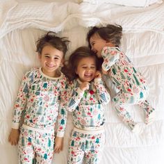 the sweetest siblings in matching christmas jammies! | thelovedesignedlife.com #theldltwelvedaysofgiveaways Christmas Pajama Pictures, Christmas Photoshoot Kids, Matching Christmas Jammies, Toddler Christmas Pajamas, Christmas Bed, Winter Patterns, Christmas Pajamas Kids, Christmas Toddler, Family Maternity Photos