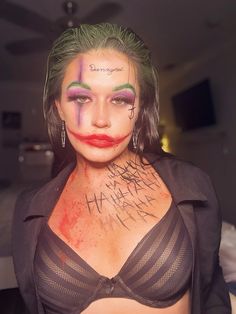 Womens joker makeup Woman Joker Makeup, Clown Jokes, Christmas Eye Makeup Ideas, Diy Joker Costume, Female Joker Costume, Halloween Pumpkin Painting Ideas, Halloween Pumpkin Painting