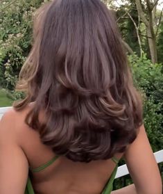 Short Layered Haircuts Curtain Bangs, Summer Hair Cuts Layered, Short Long Layered Hair, Hair Cuts For Girls Medium, Butterfly Haircut Back View, Medium Hair Lots Of Layers, Coupe Wolf Cut, Butterfly Haircut Brunette, Layered Medium Hair With Curtain Bangs