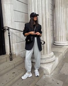 Black Blazer 2023 Outfit, Athleisure Blazer Outfit, Baseball Hat Blazer Outfit, Black Blazer Outfit Street Styles, Grey And Black Outfits Casual, Fall Styling Outfits, Sweats With Blazer Outfit, Sport Blazer Women Outfit, Blazer Hat Outfit