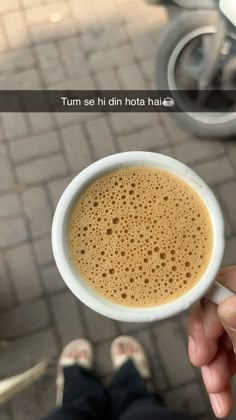 a person holding a cup of coffee in their hand with the caption tum se mi din hota hai