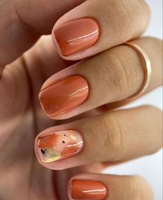 Fail Nails 2023, Terracotta Nail Designs, Pre Fall Nails 2023, Natural Nail Designs Short Round, Summer Autumn Nails, Terracotta Nails Designs, Two Different Colored Nails, Simple Boho Nails, Boho Nails Designs Bohemian