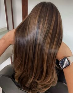 Hair Inspo Dyed Hair, Carmel Highlights On Brown Hair Chunky, 1c Hair, Blonde Instagram, Hair Highlights Lowlights, Brown Hair With Caramel Highlights, Black Hair Balayage, Brown Hair Looks, Brown Hair Inspo