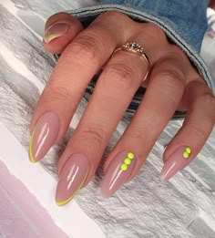 Cool Nail Trends, Neon Nails Designs Almond, Professional Work Nail Designs, Minimal Oval Nails, Trendy Nails 2023 Summer Almond, Tan And Neon Nails, Faded Color Nails, Metallic Gold Nails Almond, Modern Simple Nail Design