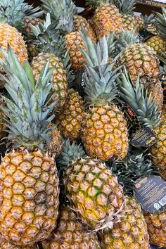 a pile of pineapples sitting on top of each other