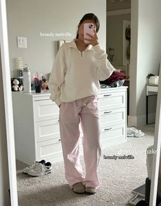 Creds to @talinebakr on tt Basic Pink Outfit, Comfy Teen Outfits, Casual School Outfits, Easy Trendy Outfits, Lazy Day Outfits, Winter Fits, Comfy Fits