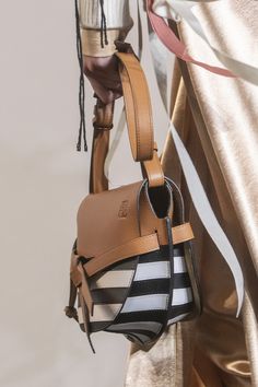 Loewe Fall 2019 Fashion Show Details | The Impression Purses Diy, High Heels Classy, Diy Purse, Best Handbags, Leather Bags Handmade, 2019 Fashion, Cute Bags