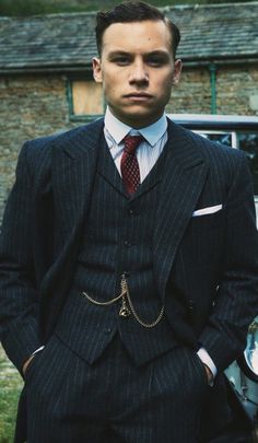 Peaky Blinders Michael Gray, Peaky Blinders Michael, Peaky Blinders Actors, Gangster Suit, Peaky Blinders Costume, Look Gatsby, Gangster Party, Michael Gray, Allure Men