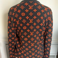 I Am The Original Owner. Purchased New From Lv. Size Medium. Excellent Condition. Only Wore 3-4 Times. Stored In Sealed Bag. Only Slight Issue Is That One Side Of The Lv Collar Tag Has Pulled Away From The One Stitch (See Pic). Obviously, That’s Not Visible When It’s Being Worn And Is Purely Cosmetic On The Inside. Elevate Your Wardrobe With This Luxurious Louis Vuitton Cashmere Knit Sweater. The Elegant Gray Color And Monogram Pattern Make It A Versatile Piece That Can Be Dressed Up Or Down. Cr Louis Vuitton Sweater, Monogram Pattern, Sweaters Crewneck, U Neck, Pattern Making, Neck Designs, Pullover Styling, Knit Sweater, Gray Color