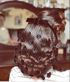 40s Hairstyles With Hat, Chaos Dreamland, 40s Hair, Vintage Curls, Pin Up Outfits