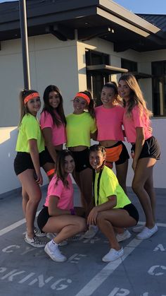 80s Day Spirit Week Outfit, 80s Neon Outfit, Neon Outfits Party, Ropa Color Neon, Glow Party Outfit, Football Season Outfits, Neon Party Outfits, Carnaval Outfit