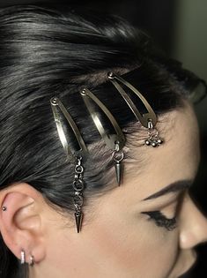 Whether you're adding a touch of mystery to your daily style or finishing off a killer look for a night out, our hair accessories will help you embrace your inner shadow. The stainless steel material ensures durability and a sleek, edgy finish, suitable for all cult members. Make a bold statement with these versatile hair clips that perfectly complement your alternative fashion aesthetic. Main Features: - Handmade snap clips - Gothic y2k inspired design - Stainless steel adds a unique touch to y Goth Clothing Accessories, Goth Prom Accessories, Hair Pins For Short Hair, Gothic Accessories Aesthetic, Alternative Hair Accessories, Hair Clips In Hair, Unique Accessories Fashion, Cool Hair Accessories, Goth Hair Clips