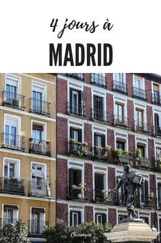 a statue in front of a building with the words 4 jours a madrid on it