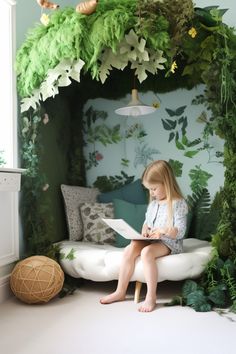 Armoire Reading Nook, Woodland Playroom Ideas, Treehouse Reading Nook, Kids Reading Nooks, Dinosaur Reading Corner, Playroom Diy Ideas, Kids Reading Nook Corner, Garden Bedroom Kids, Reading Nook Adults