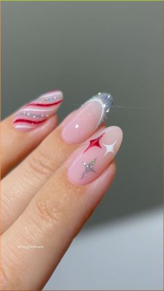 Spring Korean Nails: 45 Trendy Designs and Colors Red And Silver Nails, Christmas Nails Glitter, Pink Christmas Nails, Holiday Nails Christmas, Red Christmas Nails, Holiday Nail Designs, Christmas Gel Nails, Christmas Nails Acrylic