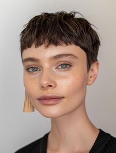 Trending Now: Short Hair with Curtain Bangs - A Stylish Look Editorial Short Hair, Pixie With Short Bangs, Short Edgy Pixie Haircut, French Pixie, Short Hair Asian, Very Short Bangs, Short Hair With Curtain Bangs, Short Cropped Hair, Hair With Curtain Bangs