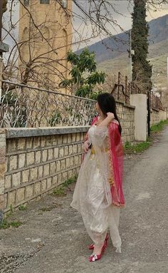 Jli Kurdi Fashion, Girl Kurdish, Kurdish Girl, Kurdish Dress, Kurdish Clothes, Army Couple Pictures, Stylish Short Dresses, Jumpsuit Elegant, Simple Pakistani Dresses