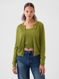 Supersoft cotton-blend, slightly cropped cardigan.  Round neck, button front.  Long sleeves.  Fit: Classic.  A straight & easy fit.  Slightly cropped, hits above the hip.  Models wearing Gap Green Cardigan Outfit, Teacher Fashion, Cardigan Outfit, Cheap Sweaters, Style Goals, Fits Inspo, Support People, Green Cardigan, Gender Equality