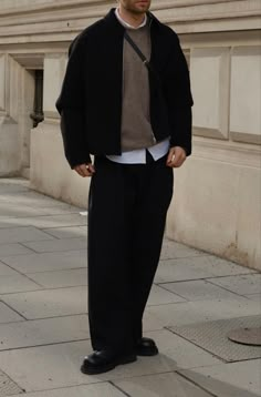 Minimal Winter Outfit Men, University Aesthetic Outfit Men, Smart Casual Men Aesthetic, University Outfit Men, Office Attire Men, Business Casual Men Work, Mens Work Outfits, Smart Casual Work