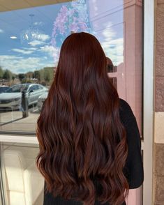 21 Brown Ginger Hair Color Ideas To Transform Your Locks Brown Ginger Hair Color, Brown Ginger Hair, Ginger Hair Color Ideas, Wavy Aesthetic, Dark Ginger Hair, Cinnamon Hair, Chestnut Hair Color, Ombre Hair Blonde