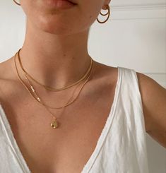 May 16, 2020 - This Pin was discovered by Leonie Morland. Discover (and save!) your own Pins on Pinterest Minamilistic Jewelry, خواتم خطوبة, Necklace Aesthetic, Lucky Charm Necklace, Stacked Necklaces, Golden Jewelry, Best Jewelry