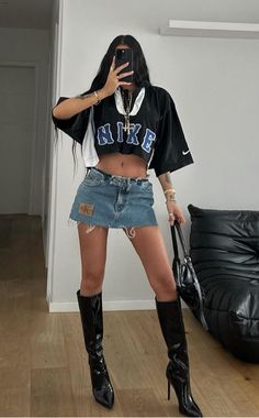 Rap Concert Outfit, Suede Trousers, Concert Attire, Streetwear Outfit Ideas, Festival Fits, Streetwear Girl, Streetwear Fits, Concert Fits, Stiletto Boots